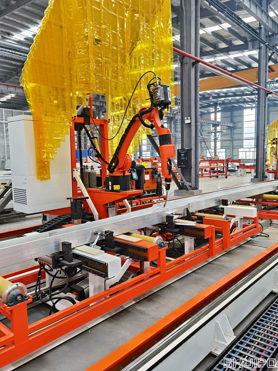 1铝合金大梁焊接机械人